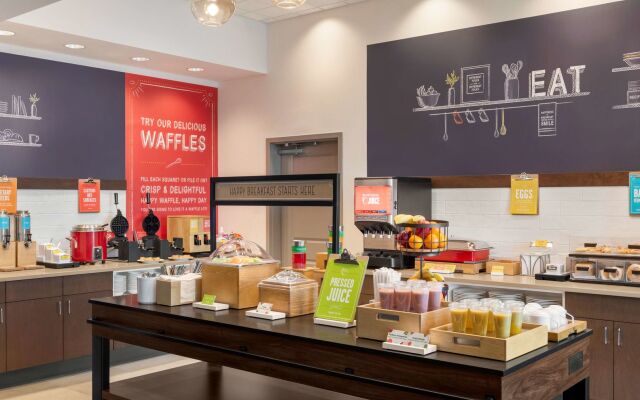 Hampton Inn & Suites by Hilton Kelowna Airport