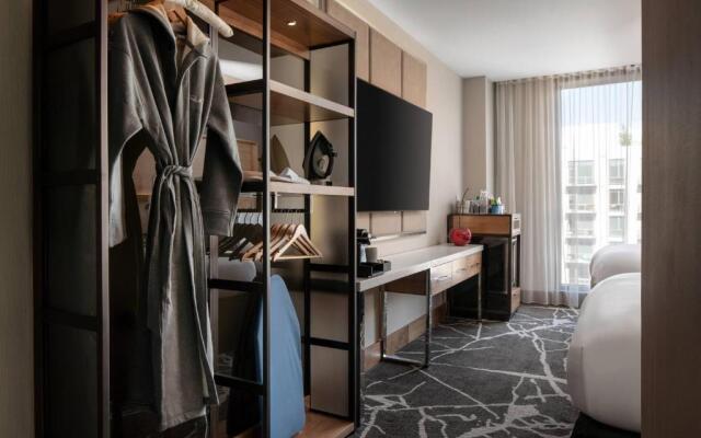 The Jacquard, Autograph Collection