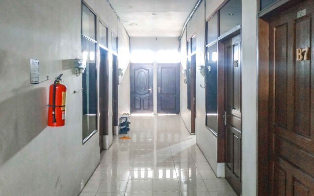 RedDoorz near Taman Flora