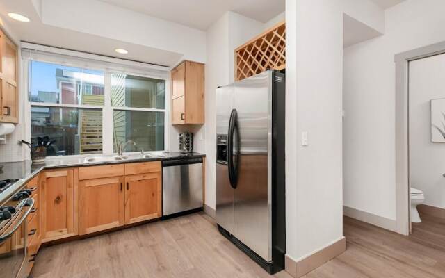 Hip Old Town North Gem! Near Breweries and River!