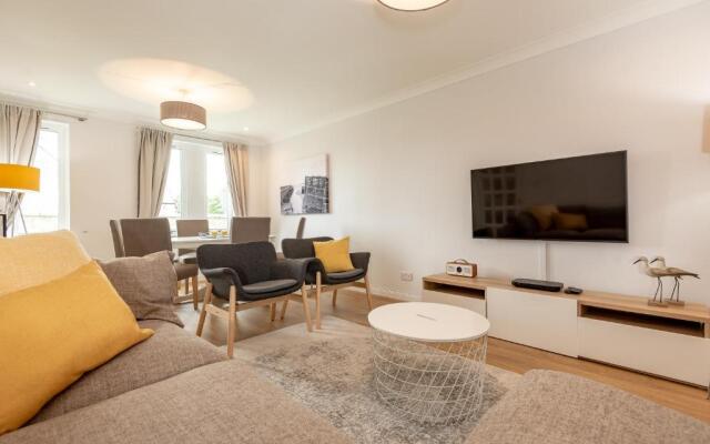 Abbey Villa Central Boutique House with Parking