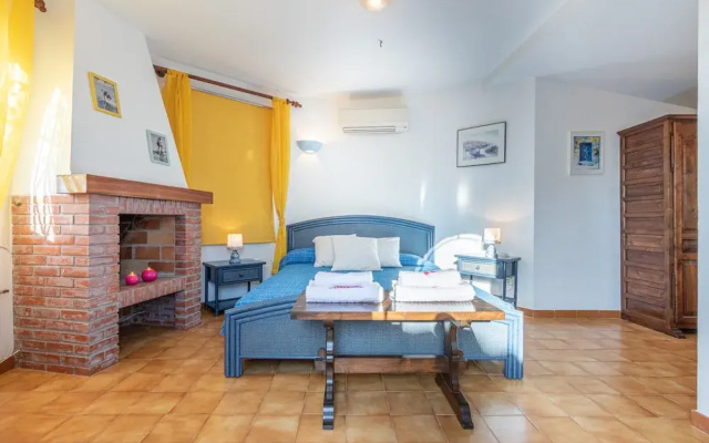 Apartment in Empuriabrava Near Sandy Beach