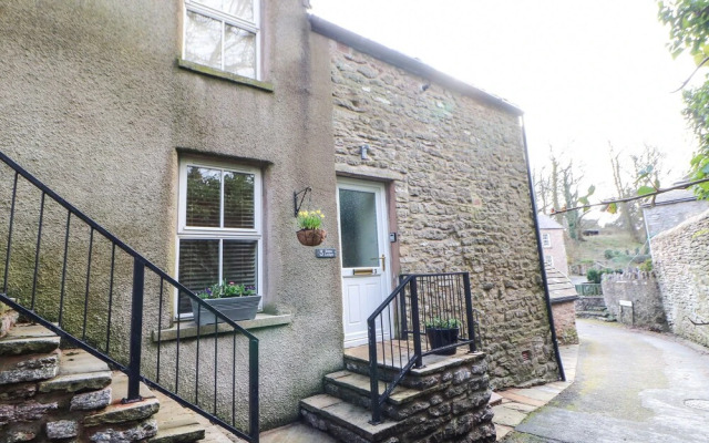 3 Eden Lodge
