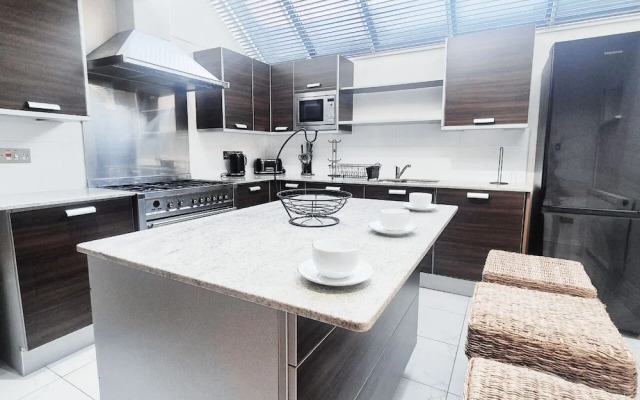 Luxurious & Spacious 2BR