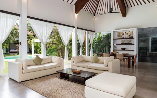Villa Alice Dua by Villa Finder