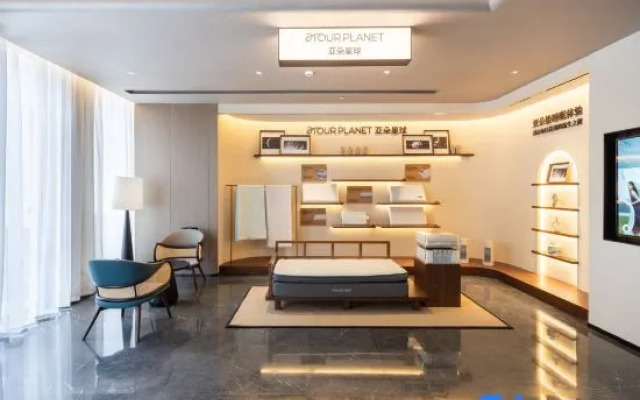 Mile Lake Spring Ranweng Road Atour Hotel