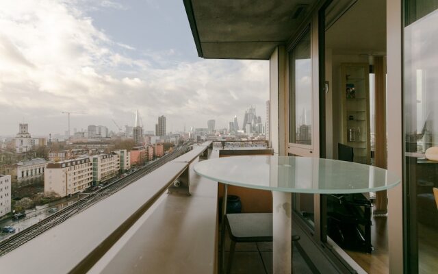 2 Bedroom Apartment in With Views in Shadwells