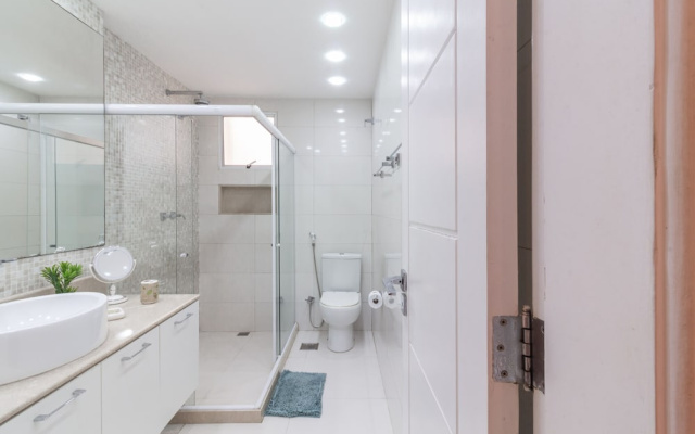 10-min Walk to Copacabana Beach Stc302