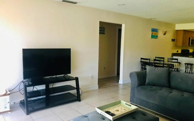 Spacious Condo close to Siesta