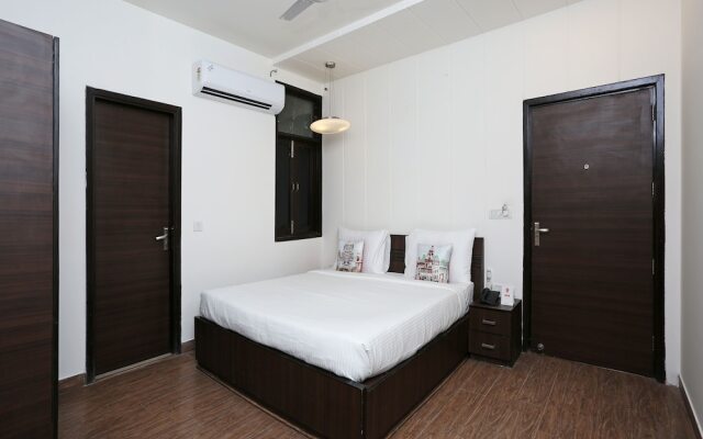 OYO Townhouse 281 Harsh Vihar. Near M2K Cinemas Rohini