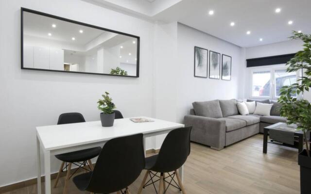 (B) Koukaki, A modern, newly refurbished Studio 4ppl