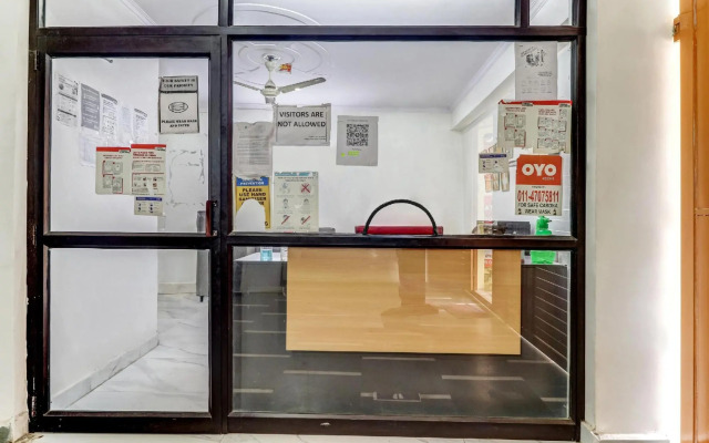OYO Flagship 70237 Cozy Stay Deluxe