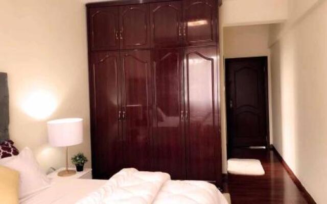 Elegant city views, 5 mins drive to city center