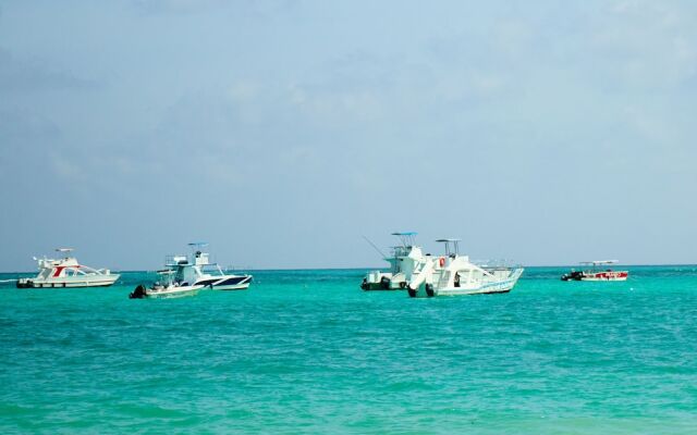 Las Terrazas Condo - Los Corales Village