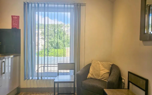 Churchill Studio - 1 Bedroom Studio - Uplands