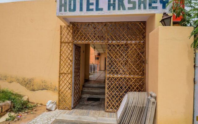 OYO 18825 Hotel Akshey