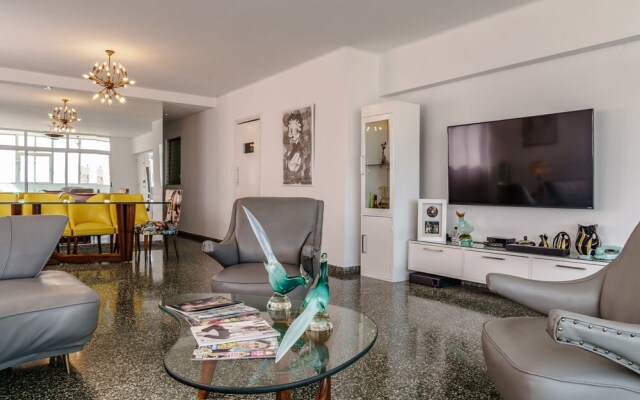 Leonidas Mid-Century Apartment