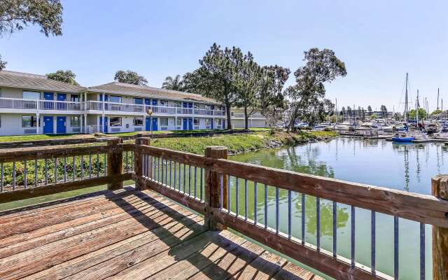 Motel 6 Oakland, CA - Embarcadero