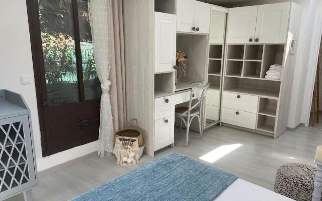 Cap d'Antibes 50m from the beach 3 bedrooms/Pool