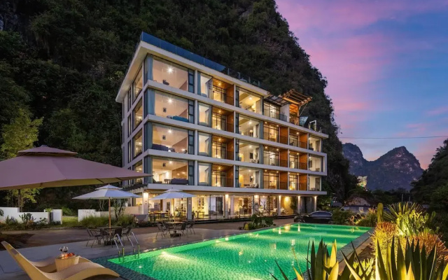 Yangshuo 1Q84 Tree Hotel