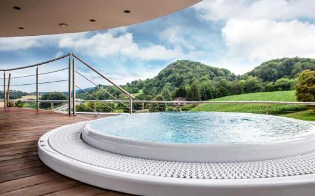 Mond, Resort & Entertainment