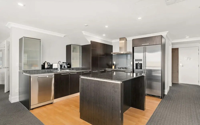 3-Bedroom Penthouse Apartment - The Beacon 1002