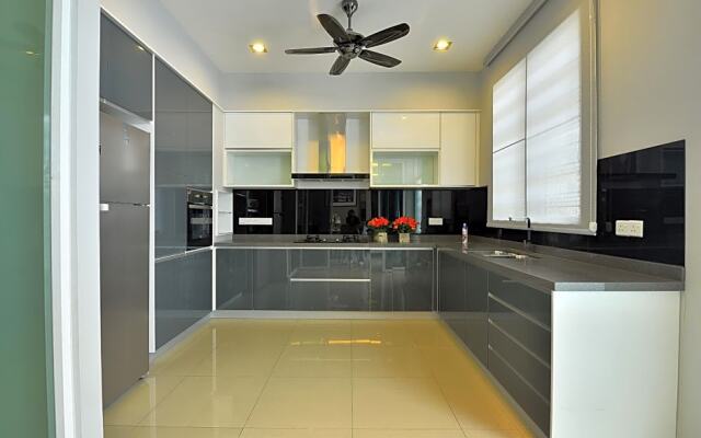 Violet Luxury Service Villa