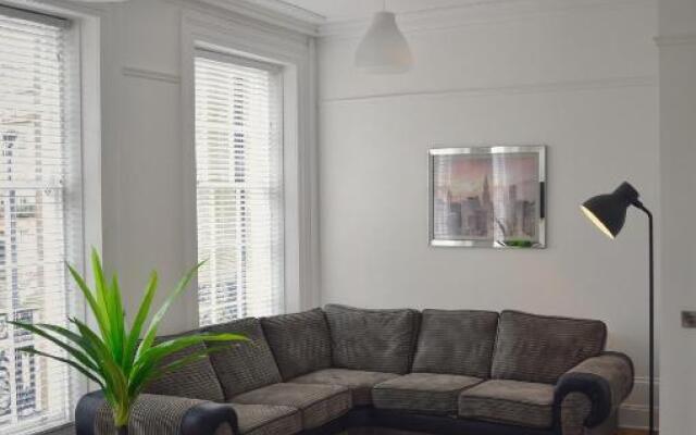 Apartment 4 Hamilton Square