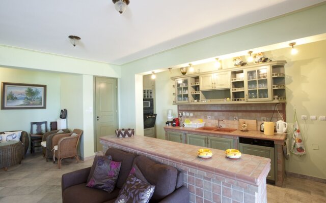 Spacious villa at Ilia Edipsou