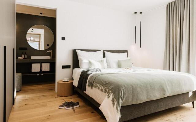 Lacumontes Lake View Apartments