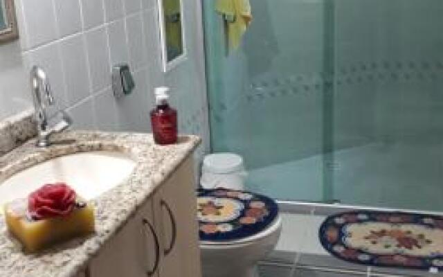 Quarto Privativo em Apartamento Confortável
