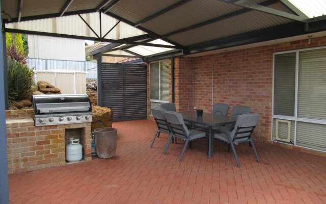 Albany Holiday House