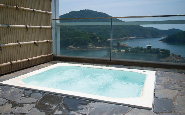 Tomo Seaside Hotel