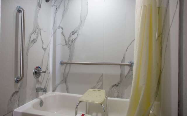 Days Inn by Wyndham Mobile I-65