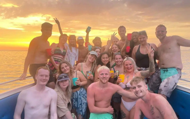 Balcony Party Hostel - Adult Only +18