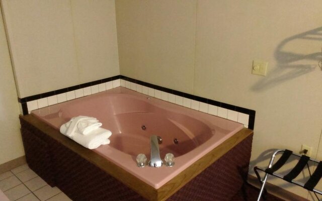 Candlewick Inn And Suites