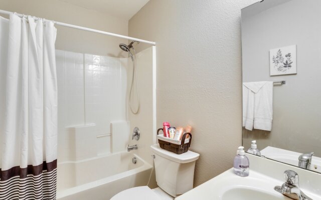 Charming North Charleston Townhome - Pets Welcome!