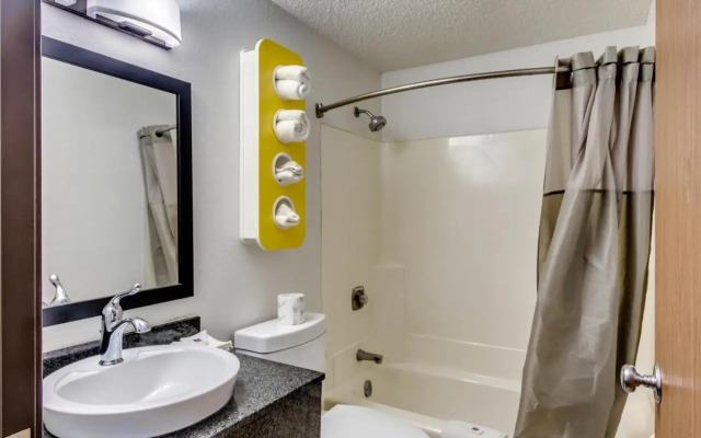 Super 8 Albert Lea Mn