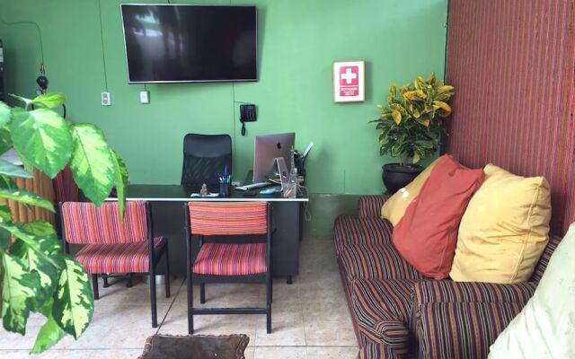 Hostal Alpes Lima