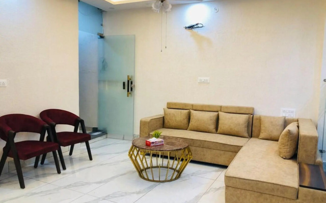 OYO Home 84603 Trinetra Guest House