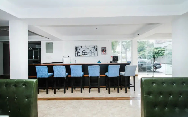 OYO 245 The Kings Bay Hotel