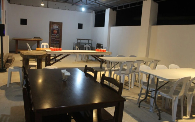 Jrm Travel And Lounge Hostel