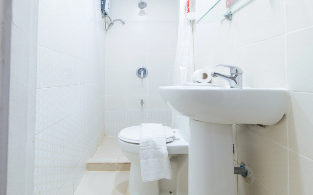 RedDoorz Premium near Greenbelt Makati