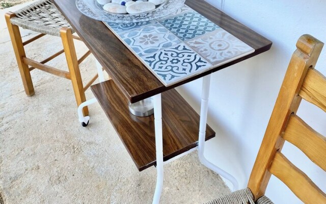 Gorgeous White Marsis Apartment in Paros