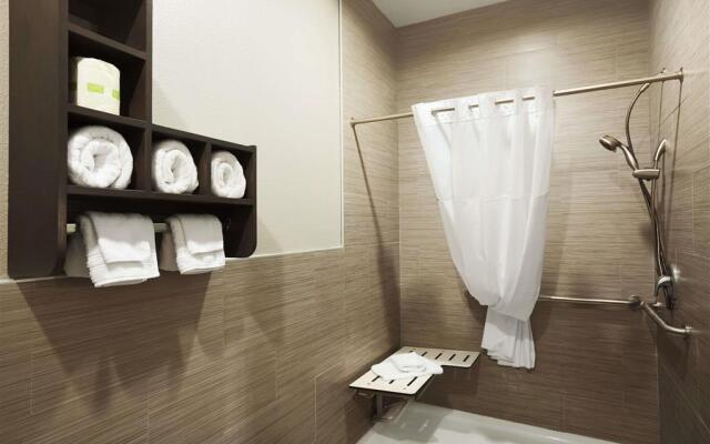 Days Inn & Suites by Wyndham Houston North-Spring