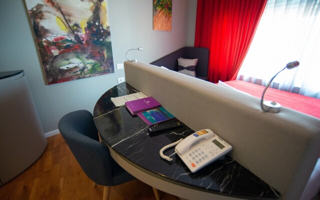 Bougainville Bay Hotel