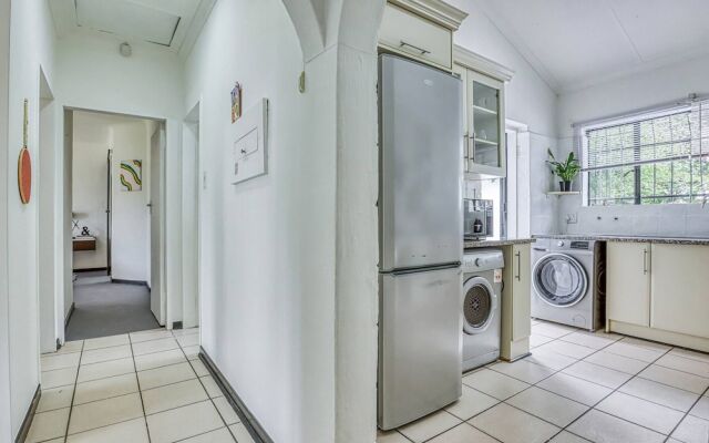 Modern Spanish House-3br-pool-solar-samrand