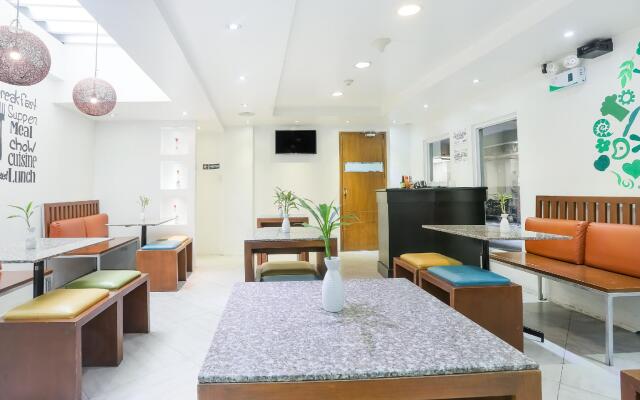 OYO 406 Royal Parc Inn & Suites (Vaccinated Staff)