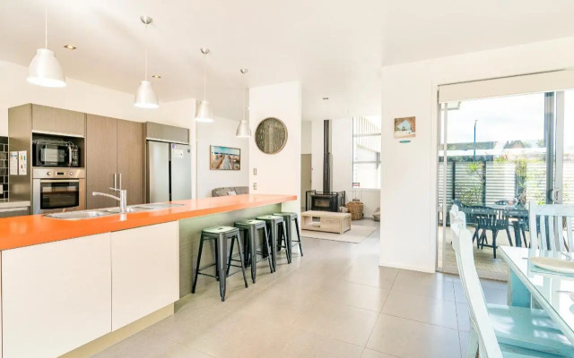 Acacia Cote - Whitianga Holiday Home
