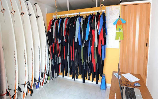 Surfing Baleal - Surf Camp And Surf School